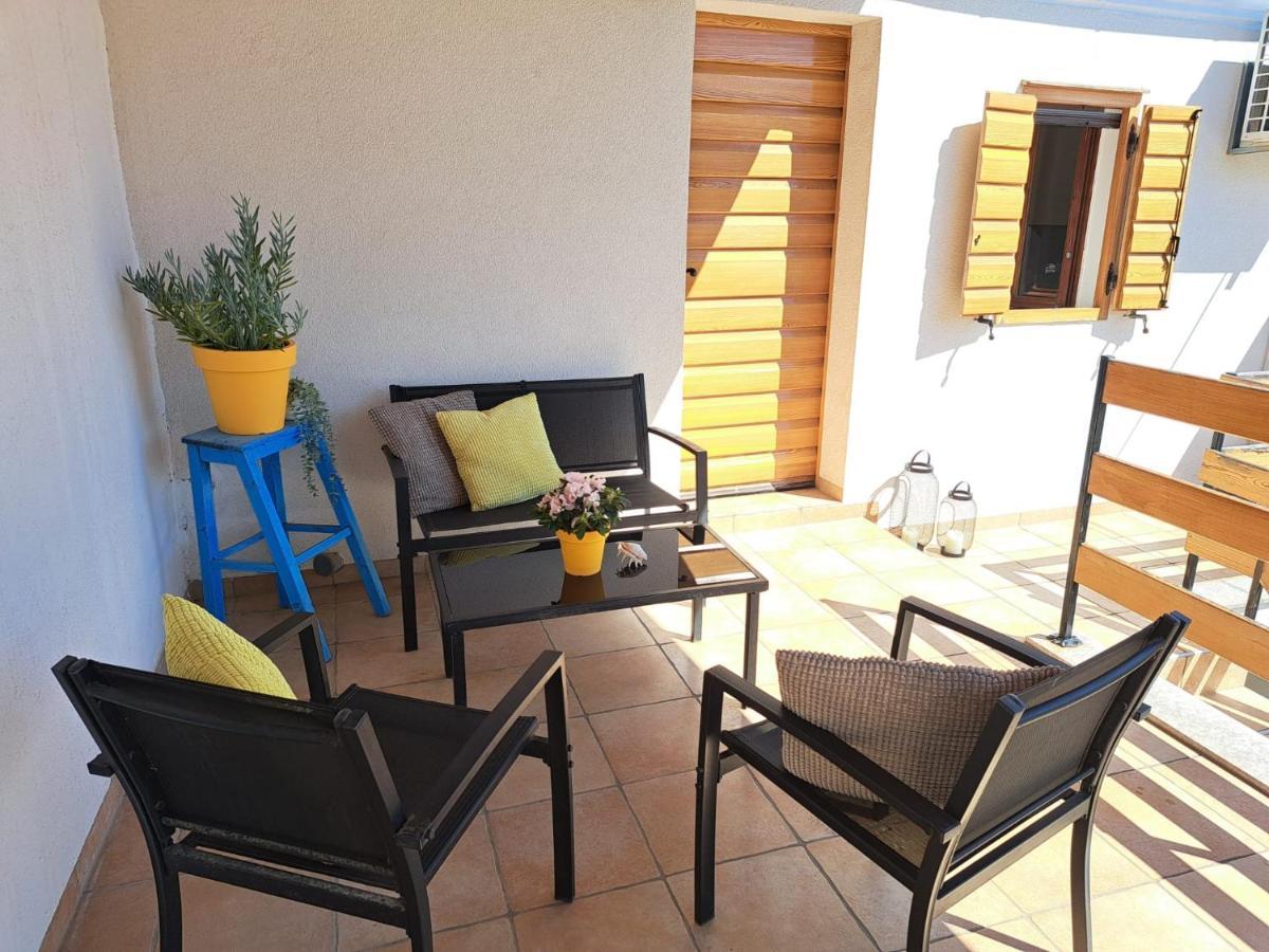Family Apartment In Center Of Murter Esterno foto