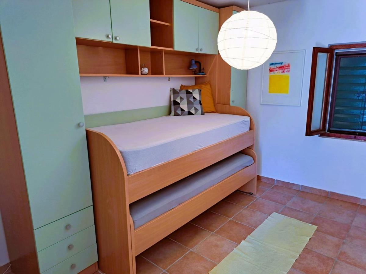 Family Apartment In Center Of Murter Esterno foto