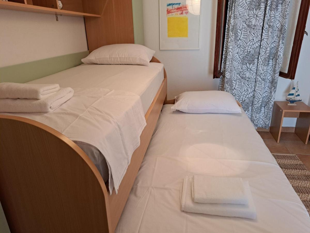 Family Apartment In Center Of Murter Esterno foto