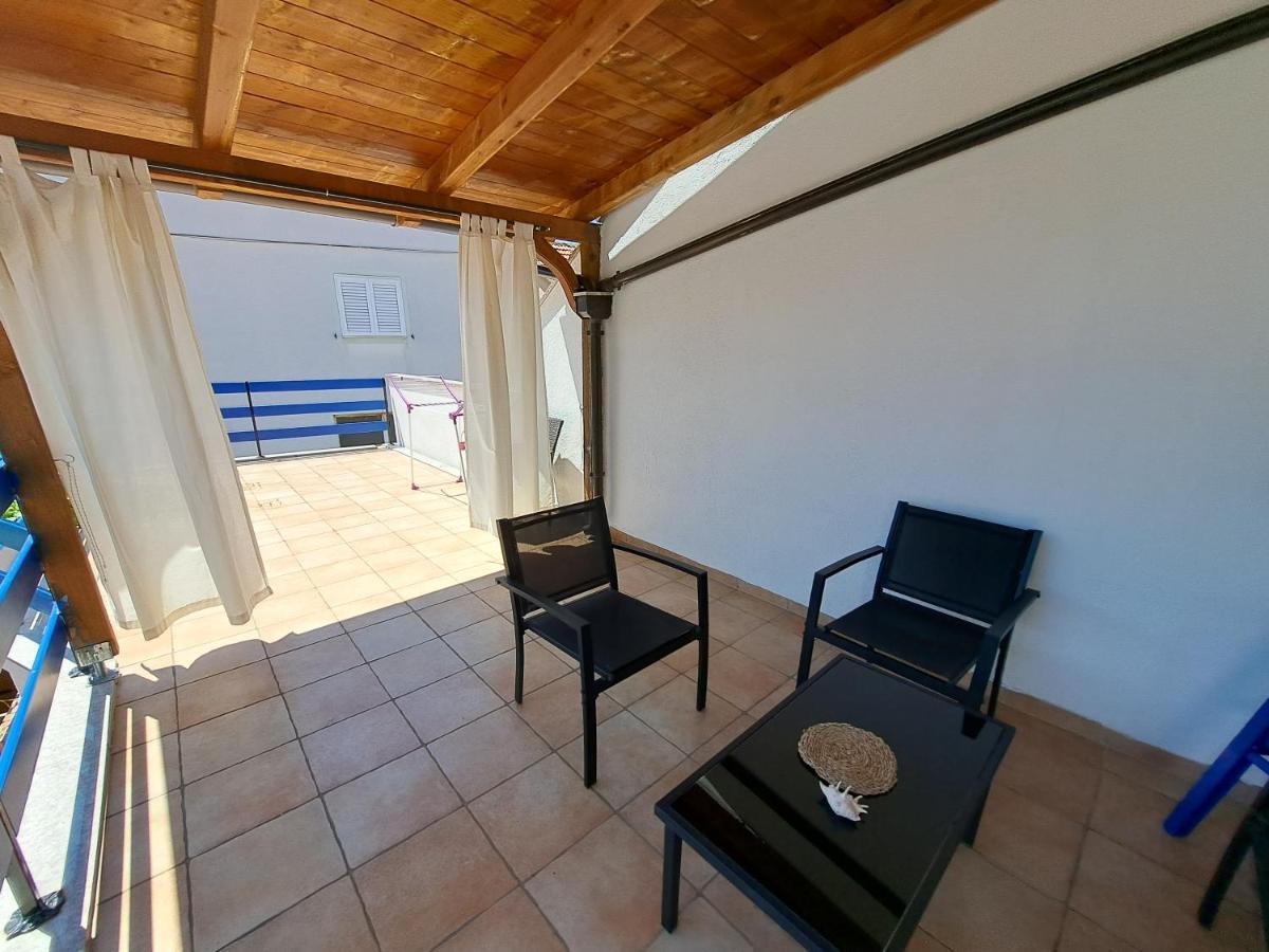 Family Apartment In Center Of Murter Esterno foto
