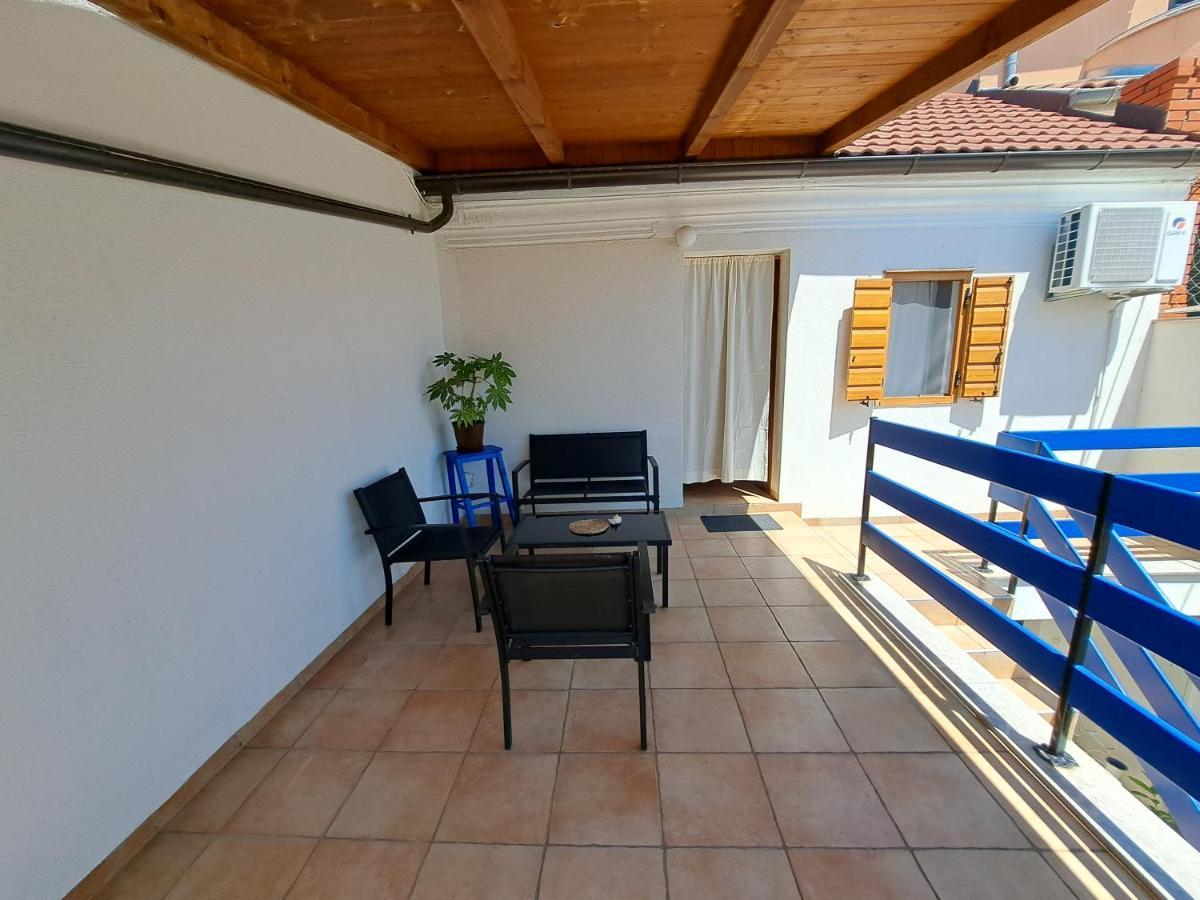 Family Apartment In Center Of Murter Esterno foto
