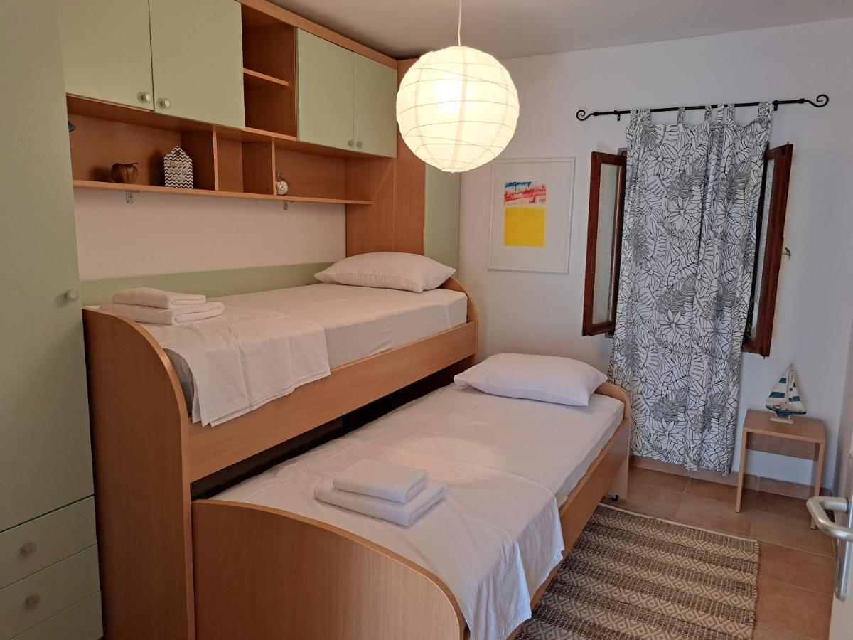 Family Apartment In Center Of Murter Esterno foto